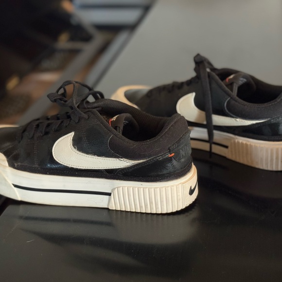 Nike Classic Black and White Low-Tops platform - Picture 4 of 4